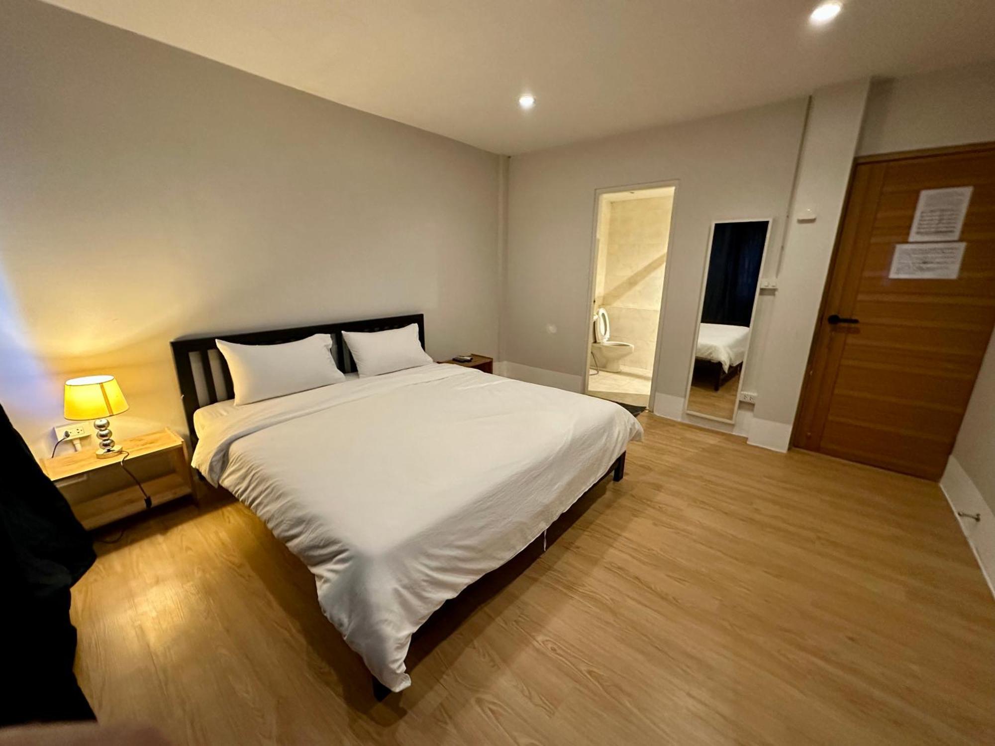 The Cute Silom Hostel バンコク都 エクステリア 写真