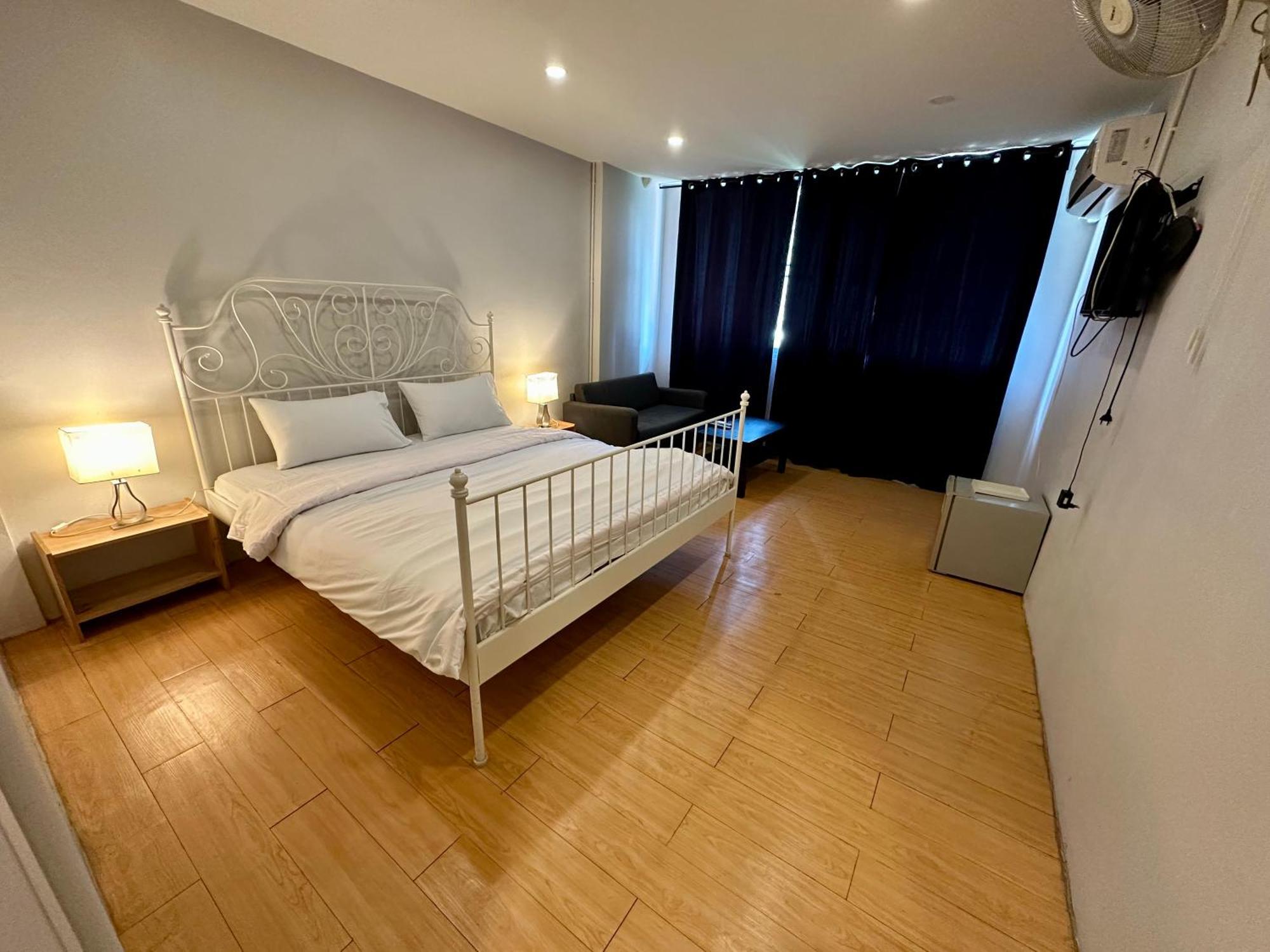 The Cute Silom Hostel バンコク都 エクステリア 写真