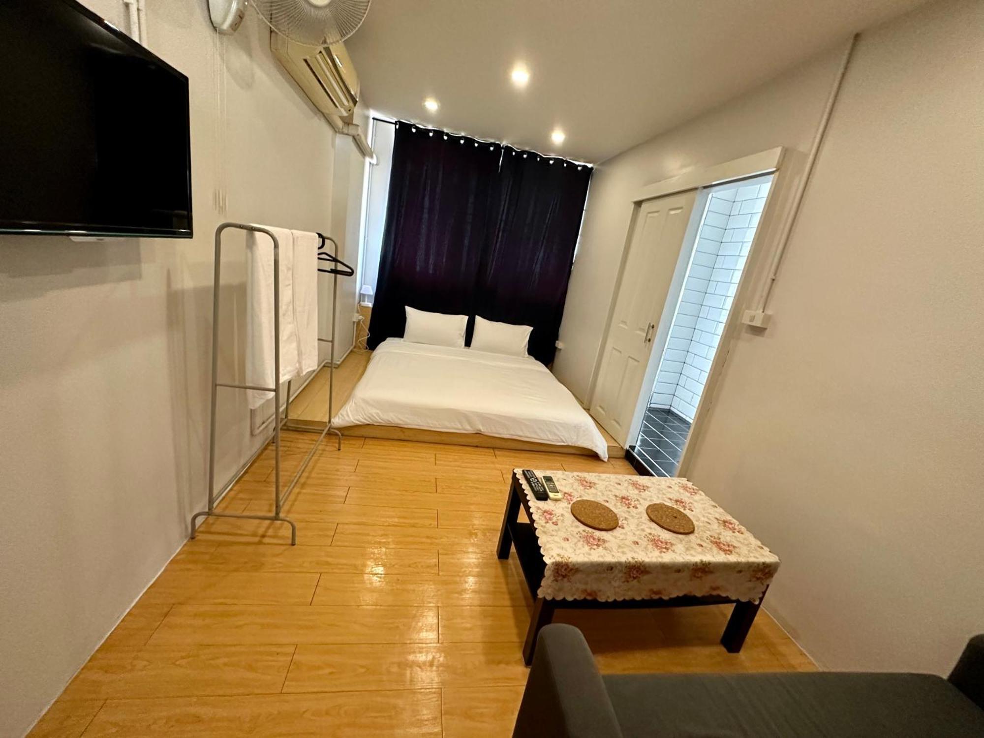The Cute Silom Hostel バンコク都 エクステリア 写真