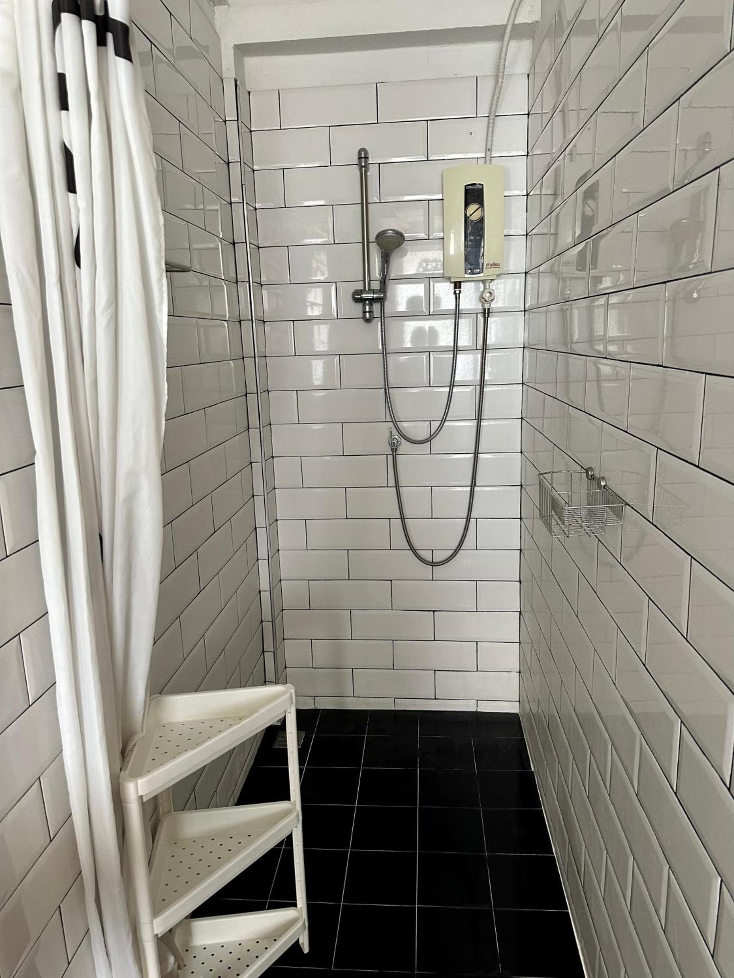 The Cute Silom Hostel バンコク都 エクステリア 写真