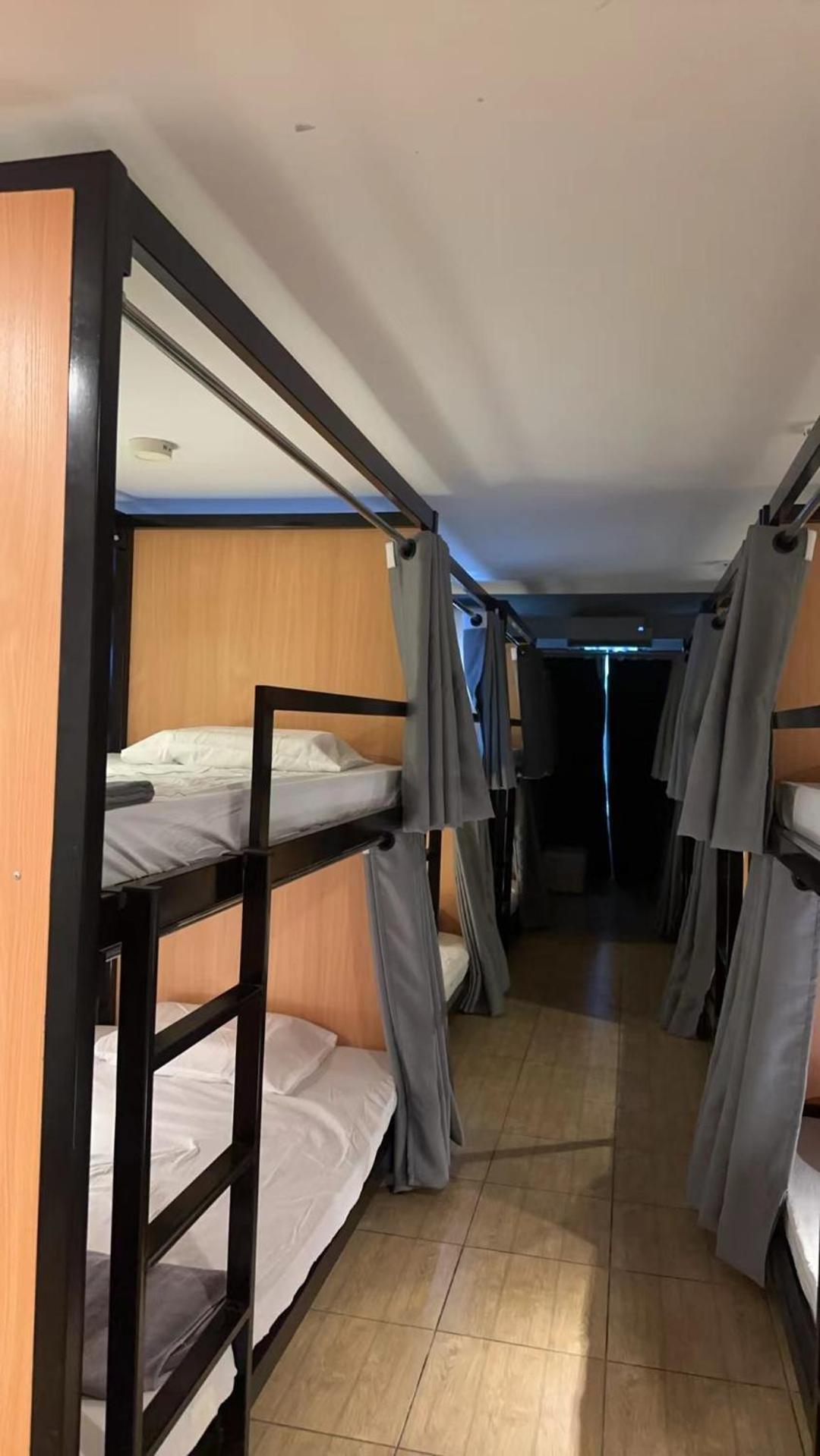 The Cute Silom Hostel バンコク都 エクステリア 写真