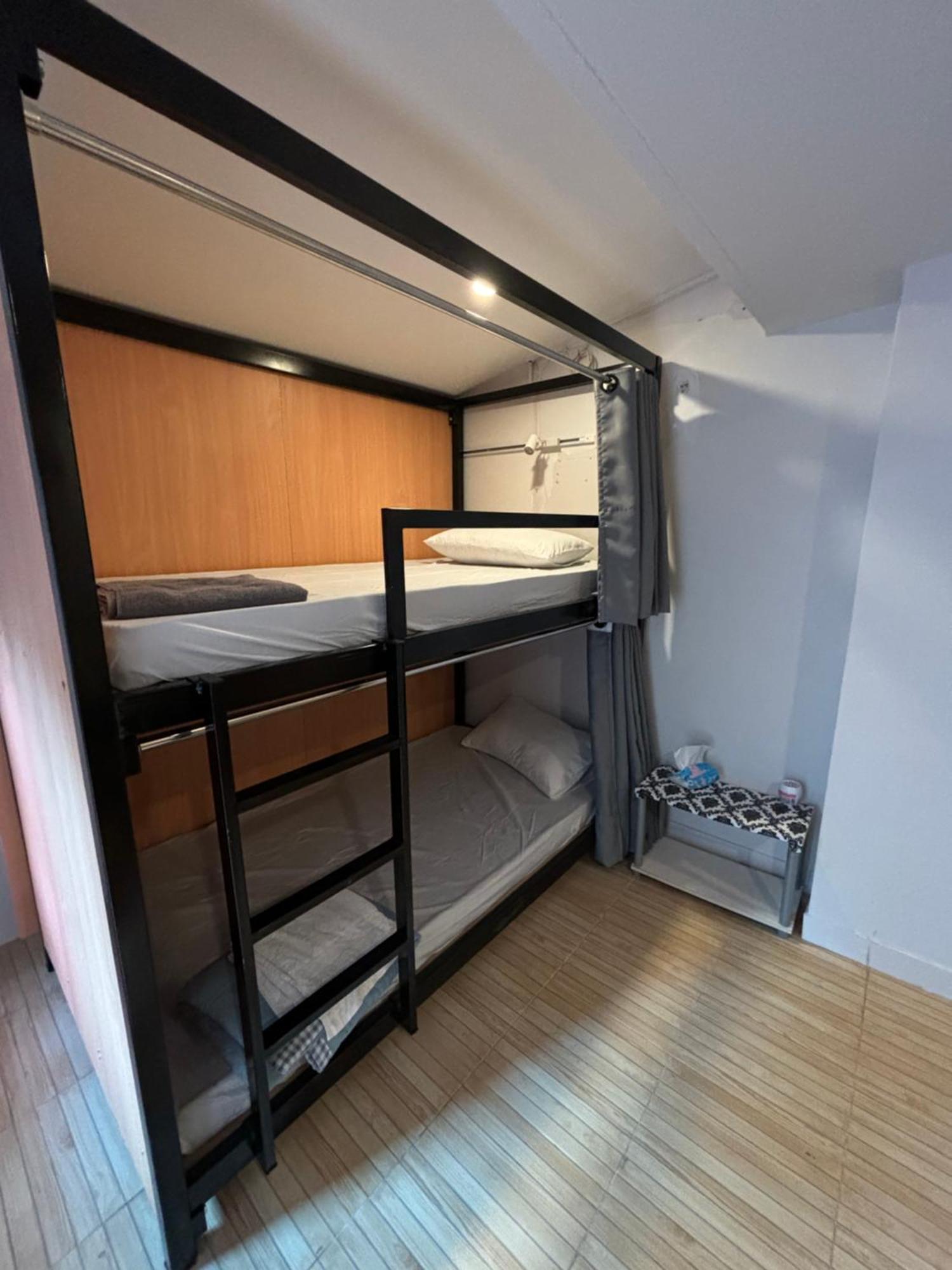 The Cute Silom Hostel バンコク都 エクステリア 写真