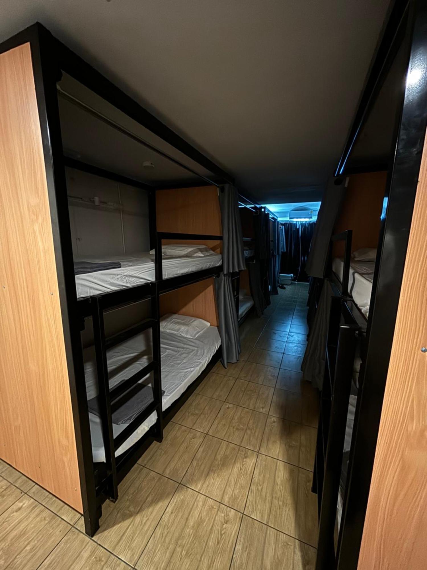 The Cute Silom Hostel バンコク都 エクステリア 写真