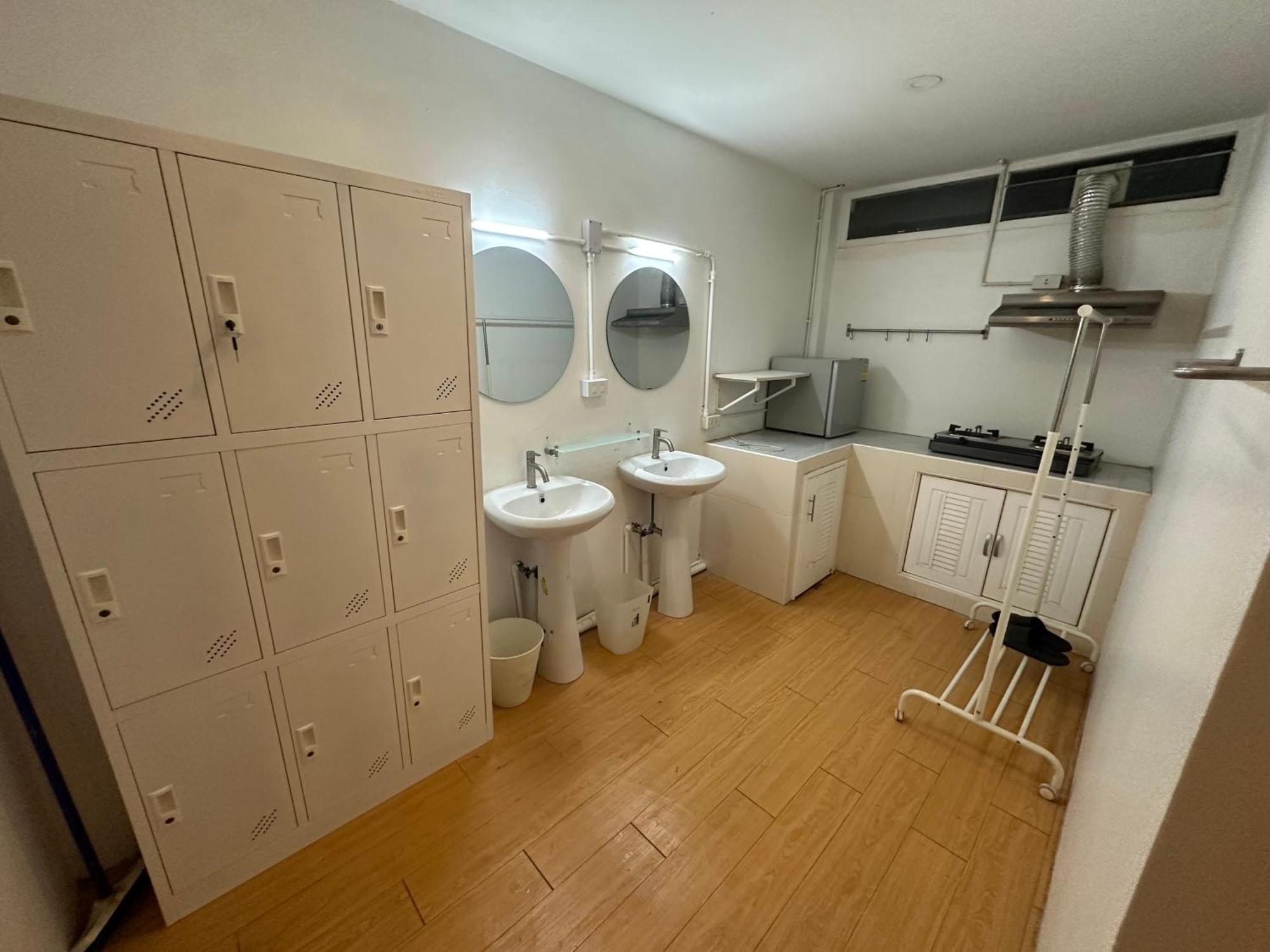 The Cute Silom Hostel バンコク都 エクステリア 写真