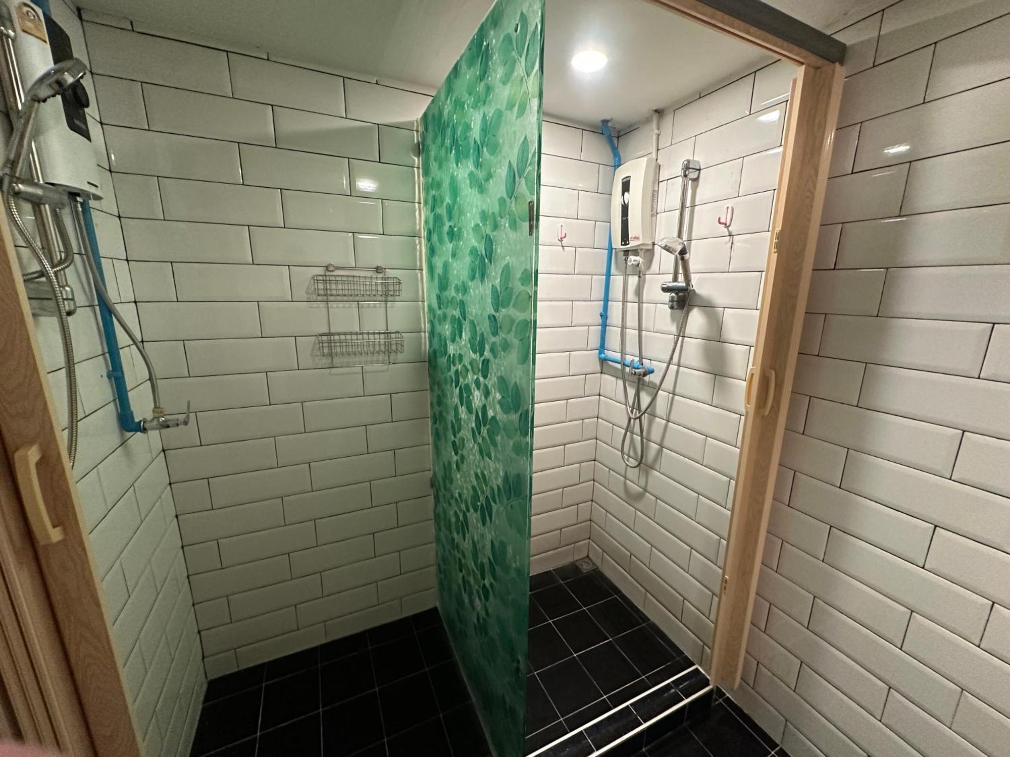 The Cute Silom Hostel バンコク都 エクステリア 写真