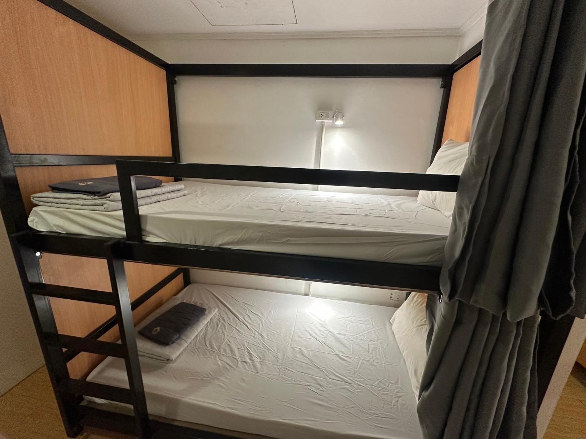 The Cute Silom Hostel バンコク都 エクステリア 写真
